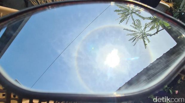 Fenomena Halo Matahari Muncul di Surabaya