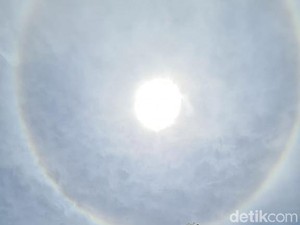 Fenomena Halo Matahari Muncul di Langit Surabaya, Masyarakat Antusias