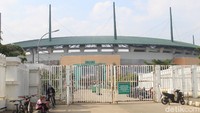 Pecinta olahraga, nggak asing dengan Stadion Pakansari Bogor? Di masa pandemi, kegiatan olahraga di sini masih diperbolehkan tapi wajib izin pihak keamanan setempat ya! (Kanya/detikHealth)