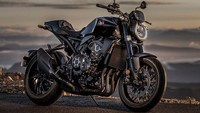 Asyiknya lagi, Honda CB1000R sudah bisa terkoneksi dengan smartphone pengendara melalui sambungan Bluetooth. Dan jika baterai gawai pengendara habis, bisa diisi ulang lewat soket USB di bawah jok. Sayangnya, meski motor ini sudah diluncurkan, Honda belum merilis harga resminya. Foto: Honda