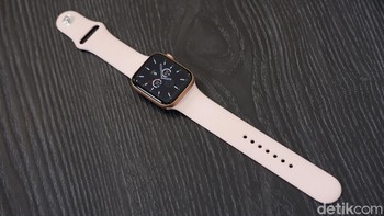 Tampilannya sama dengan Apple Watch 6. Foto: Adi Fida Rahman/detikINET