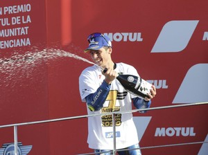 Super Sunday! Lewis Hamilton dan Joan Mir Juara Dunia Barengan