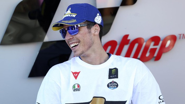 2020 World champion, Spains rider Joan Mir of the Team SUZUKI ECSTAR celebrates ash the end of the MotoGP Valencia Grand Prix in Ricardo Tormo Circuit in Valencia, Spain, Sunday, Nov. 15, 2020. (AP Photo/Alberto Saiz)