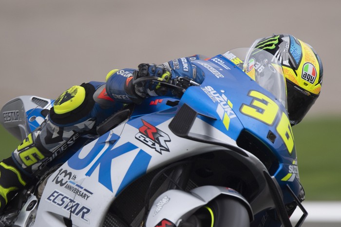 VALENCIA, SPAIN - NOVEMBER 14: Joan Mir of Spain and Team Suzuki ECSTAR  rounds the bend during the qualifying for the MotoGP of Comunitat Valenciana at Comunitat Valenciana Ricardo Tormo Circuit on November 14, 2020 in Valencia, Spain. (Photo by Mirco Lazzari gp/Getty Images)
