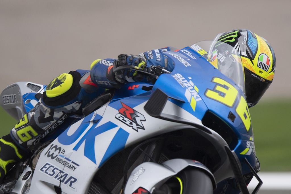 VALENCIA, SPAIN - NOVEMBER 14: Joan Mir of Spain and Team Suzuki ECSTAR  rounds the bend during the qualifying for the MotoGP of Comunitat Valenciana at Comunitat Valenciana Ricardo Tormo Circuit on November 14, 2020 in Valencia, Spain. (Photo by Mirco Lazzari gp/Getty Images)