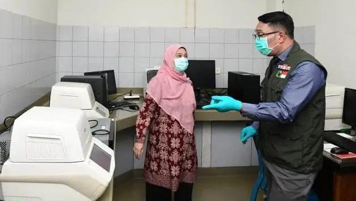 Pengujian terhadap proporsi penduduk sesuai rekomendasi Badan Kesehatan Dunia (WHO) sangat penting untuk memutus mata rantai COVID-19 di Jawa Barat. Ini salah satu usahanya.