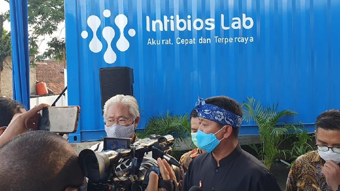 Kini Giliran Jabar Kedatangan Laboratorium Fokus COVID-19 Pengujian terhadap proporsi penduduk sesuai rekomendasi Badan Kesehatan Dunia (WHO) sangat penting untuk memutus mata rantai COVID-19 di Jawa Barat. Ini salah satu usahanya.