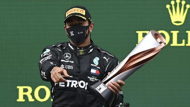 Britain's Mercedes driver Lewis Hamilton celebrates after winning the Formula One Turkish Grand Prix at the Istanbul Park circuit in Istanbul, Sunday, November 15, 2020 (Ozan Kose / Pool via AP)