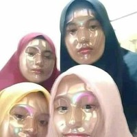 Muka glowing memang idaman banyak orang sih, tapi ya nggak gini juga kali.. Foto: Instagram/@meme.recehku