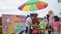 Pasar yang terletak di perbatasan Lingkungan Daleman RW 01 dan Gemuling RW 02 bagian barat, Kelurahan Kledung Karangdalem, Banyuurip itu selalu ramai tiap Minggu pagi. Ini sebagai bukti geliat warga membangkitkan ekonomi. (Foto: Rinto Heksantoro/detikcom)