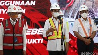 Sementara, kereta melaju dengan sangat mulus dan tidak terdengar suara bising di dalam kereta. Waktu menunjukan pukul 9.33 saat kereta sampai di Stasiun Harjamukti Cibubur.