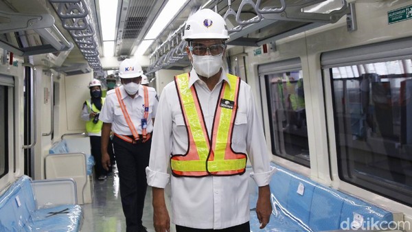 Momen Budi Karya Jajal LRT Jabodebek