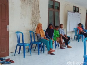 Relawan dan Pengungsi Gunung Merapi di Klaten Jalani Swab COVID-19