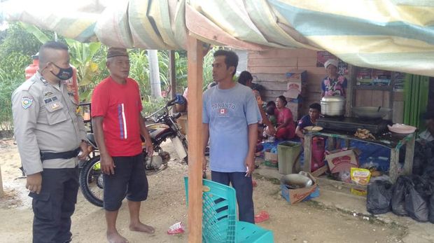 Polres Inhu dirikan dapur umum di 5 kecamatan di Inhu yang dilanda banjir.