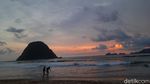 Cantiknya Sunset di Pulau Merah Banyuwangi