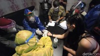 Kepala Dinas Kesehatan Kota Tegal, dr Sri Primawati Indraswari mengatakan, kegiatan ini untuk memantau penerapan protokol kesehatan di tempat hiburan. Selain itu, petugas juga terus memberikan edukasi dan sosialisasi kepada para pengunjung dan karyawan. Imam Suripto/detikcom.