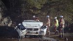 Potret Puluhan Mobil Volvo Sengaja Dijatuhkan dari Ketinggian 30 Meter