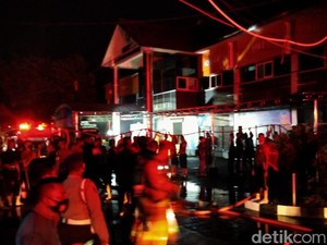 Kebakaran Ruang RTMC Polda Jatim Padam, Polisi Pastikan Pelayanan Tetap Buka