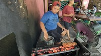Romlah juga mengaku, pelanggan yang datang ke warungnya dari berbagai kalangan dan tidak hanya datang dari Kediri saja, melainkan dari kota-kota lain di luar kediri, seperti Gresik, Tulungagung, Surabaya, Pasuruan, dan beberapa kota lain di Jawa Timur.