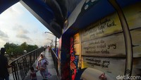 Lukisan ini memang untuk mempercantik kawasan objek wisata Pantai Pangandaran.