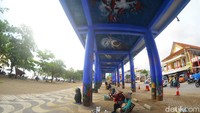 Setiap akhir pekan, Skywalk Pantai Barat Pangandaran selalu menjadi tempat favorit wisatawan terutama di sore hari.