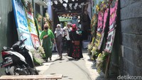 Para tamu undangan yang hadir terlihat mengenakan masker.