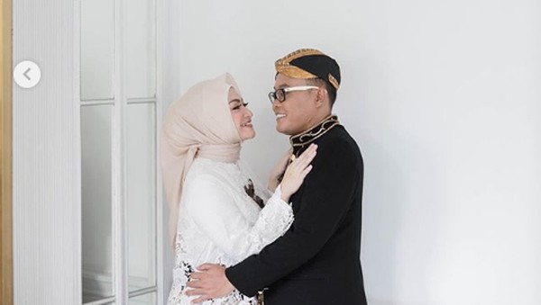 7 Foto Prewedding Sule dan Nathalie Holscher, Saling Tatap Penuh Cinta