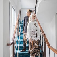 Sesi foto prewedding sempat dilakukan Sule dan Nathalie Holscher yang baru saja menikah. Keduanya menjalani pemotretan prewedding di Restoran The Gunawarman, Jakarta Selatan. Adalah stylist Alexander Zulfikar Lalisang yang merilis deretan foto prewedding Sule dan Nathalie ini. Dia menjadi stylist Sule dan Natalie untuk sesi prewedding tersebut. Foto: Dok. Instagram @alexzulfikarlalisang, @amorphotoworks