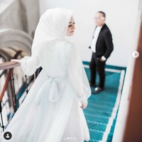 Sule dan Nathalie Holscher menikah pada Minggu (15/11/2020) di Tsamara Resto, Bekasi, Jawa Barat. Pernikahan mereka disiarkan secara live di channel YouTube Rans Entertainment.Foto: Dok. Instagram @alexzulfikarlalisang, @amorphotoworks