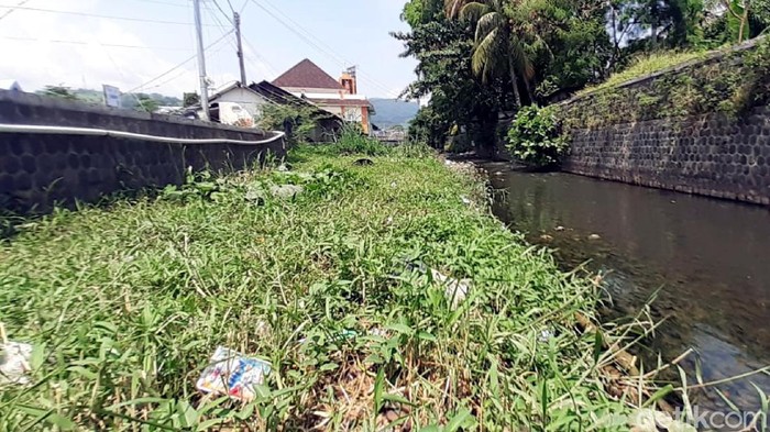 Sungai Cipalabuhan Sukabumi mengalami pendangkalan