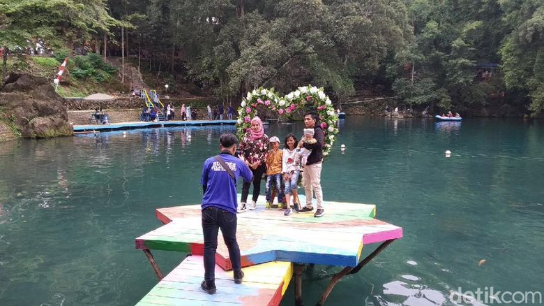 Melihat Talaga Biru Cicerem, Objek Wisata Terpopuler di