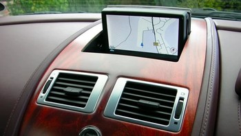 Alat navigasi sendiri di kendaraan sudah bukan barang wajib karena lagi-lagi ada smartphone. Foto: Pocket Lint