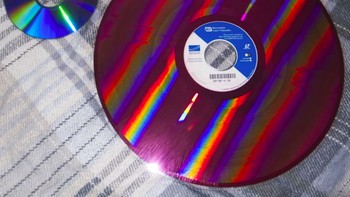 CD ataupun DVD yang dulu sangat populer, kini sudah mulai jarang ditemukan. Foto: Pocket Lint