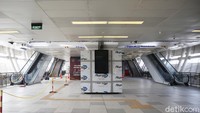 Pembangunan LRT Jabodebek yang dilakukan PT Adhi Karya (Persero) Tbk ini memperoleh dua rekor Museum Rekor Dunia-Indonesia (Muri) yakni untuk pembangunan di tikungan Kuningan dan untuk longspan.