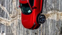 Eksperimen ini dilakukan Volvo bekerjasama dengan tim penyelamat Swedia.Foto: Volvo