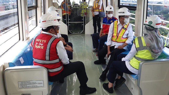 Wuss..Budi Karya Jajal LRT Jabodebek