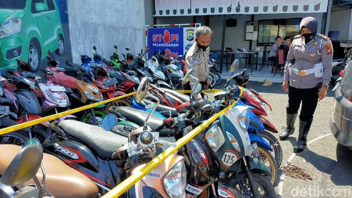 18 motor ditahan polisi di Makassar karena kerap dipakai freestyle hingga ugal-ugalan di jalan raya (Ibnu Munsir-detikcom).