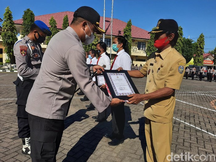 5 Polisi dan Kades di Situbondo Raih Penghargaan