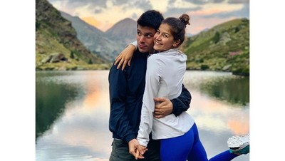 8 Potret Manisnya Kekasih Joan Mir, Model Alejandra Lopez Garro
