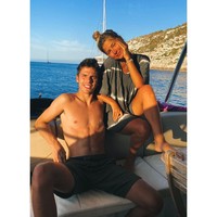 Dengan segala kelebihan Alejandra, tampaknya sulit bagi Joan Mir untuk pindah ke lain hati. (Foto: Instagram/@alejandralopezgarro)