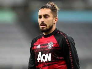 Alex Telles Cedera, Terancam Absen Bela Man United di Awal Musim