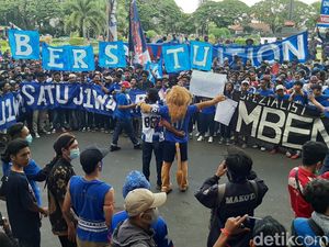 Aremania Minta Konflik 9 Tahun Dualisme Arema Dihentikan