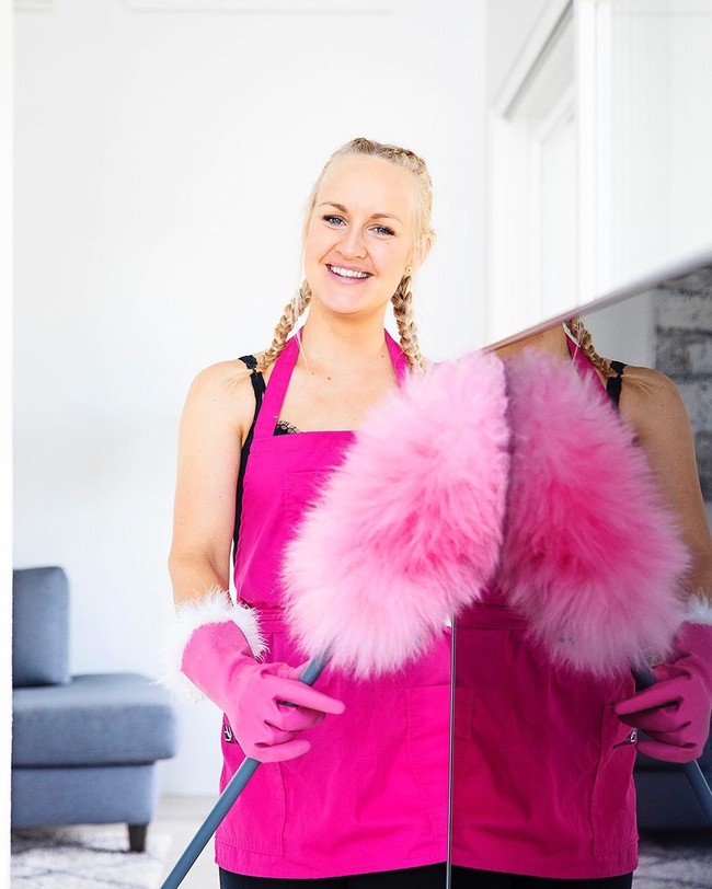 Aku tidak berpikir itu terlalu menjijikan. Aku pernah menangani toilet orang yang penuh dengan feses, ucapnya, seperti dikutip dari Daily Star.  Foto: dok. Instagram