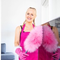 Aku tidak berpikir itu terlalu menjijikan. Aku pernah menangani toilet orang yang penuh dengan feses, ucapnya, seperti dikutip dari Daily Star.  Foto: dok. Instagram