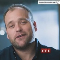 Brady Williams menjadi bintang acara reality TV pada 2013 hingga 2014 berjudul My Five Wives. Acara televisi berjumlah 25 episode yang tayang di TLC itu menyoroti kehidupan rumah tangga pria asal Utah ini yang memang tidak biasa. Dia tinggal bersama lima istri. Foto: Dok. YouTube My Five Wives/TLC