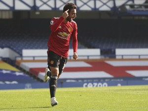 Solskjaer Bandingkan Fernandes dengan Ronaldo