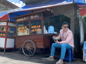 Cara Minum Madu yang Benar hingga Gaya Necis Chef Arnold Makan Bubur