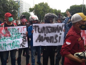 Massa Demo di Polres Jakbar: Tindak Tegas Pelanggar Protokol COVID-19!