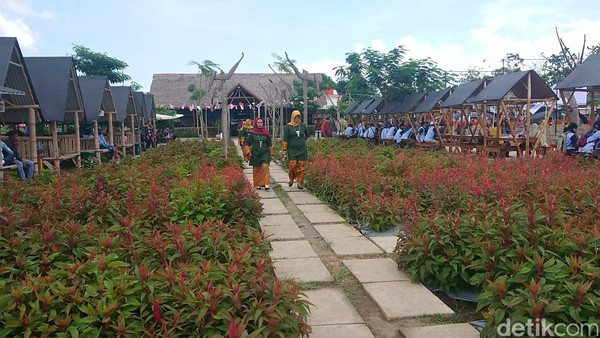 Nangkula Park diresmikan pada Juli 2020 lalu, sejak itulah jumlah pengunjung di destinasi wisata berkonsep taman dan kuliner ini terus mengalami peningkatan. Nangkula Park diresmikan pada Juli 2020 lalu, sejak itulah jumlah pengunjung di destinasi wisata berkonsep taman dan kuliner ini terus mengalami peningkatan.