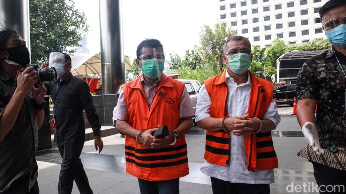 Mantan Bupati Bogor Rachmat Yasin kembali diperiksa KPK. Ia diperiksa terkait kasus pemotongan anggaran dan gratifikasi yang menjerat dirinya.